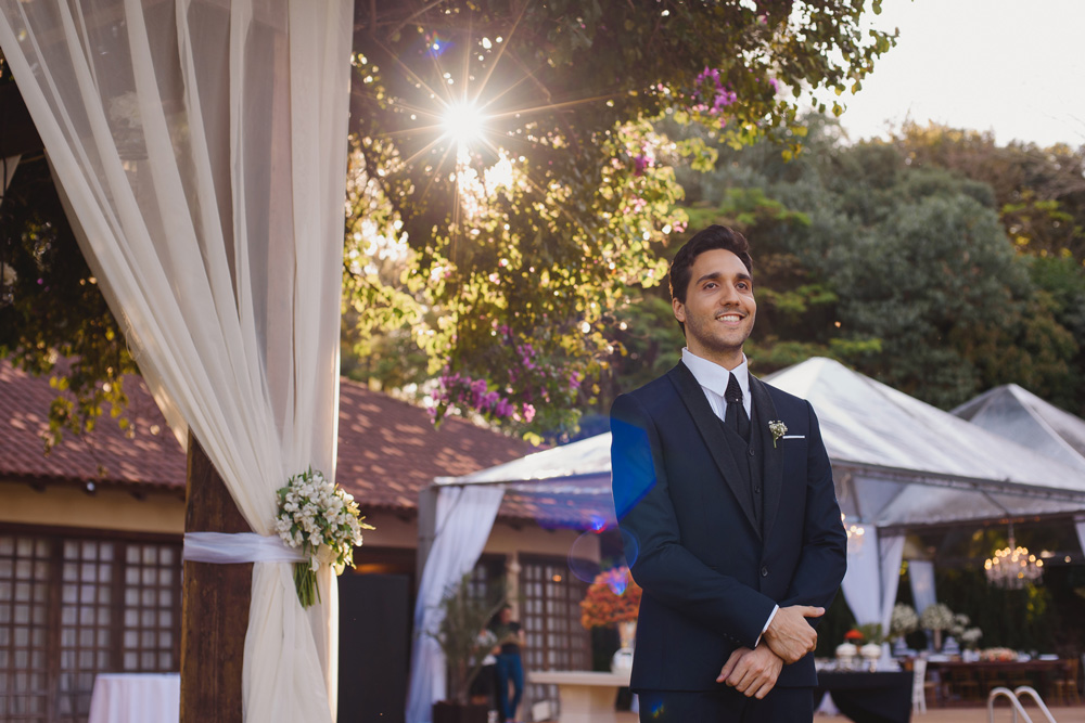 Noivo a espera da noiva, casamento ao ar livre