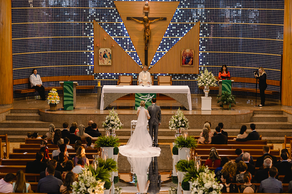 Foto geral da igreja de cima, mostrando o altar da igreja