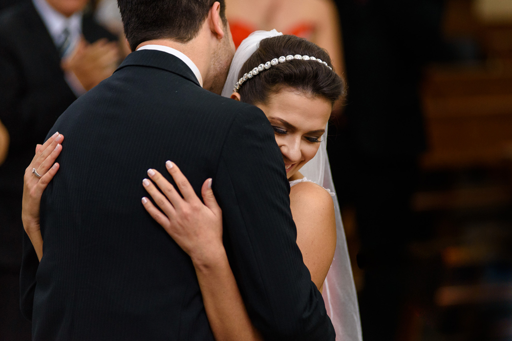 Um abraço carinhoso depois do momento do beijo