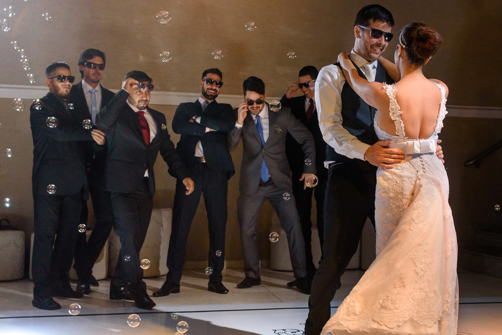 Padrinhos dos noivos fazendo parte da coreografia