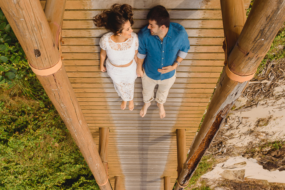 Noivo deitados na passarela de acesso à gruta