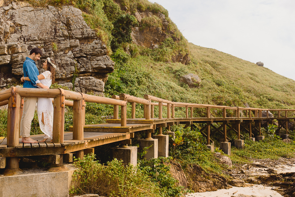 Noivos na ponta da passarela