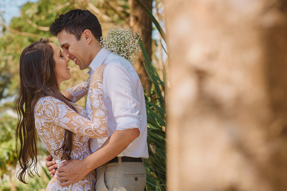 Meu riso é tão feliz contigo