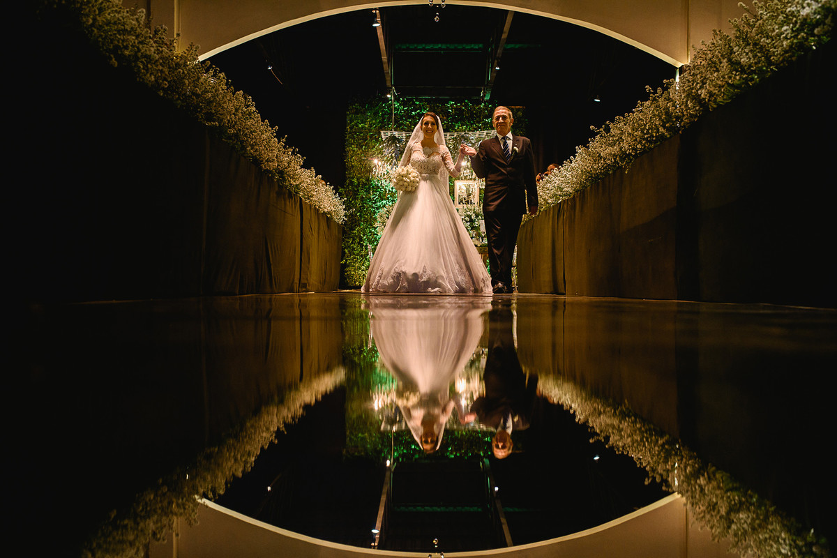 Noiva entrando com o pai