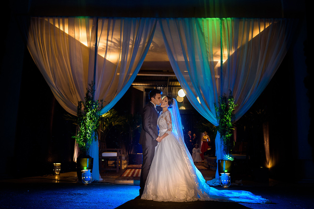 Foto do casal na entrada do salão