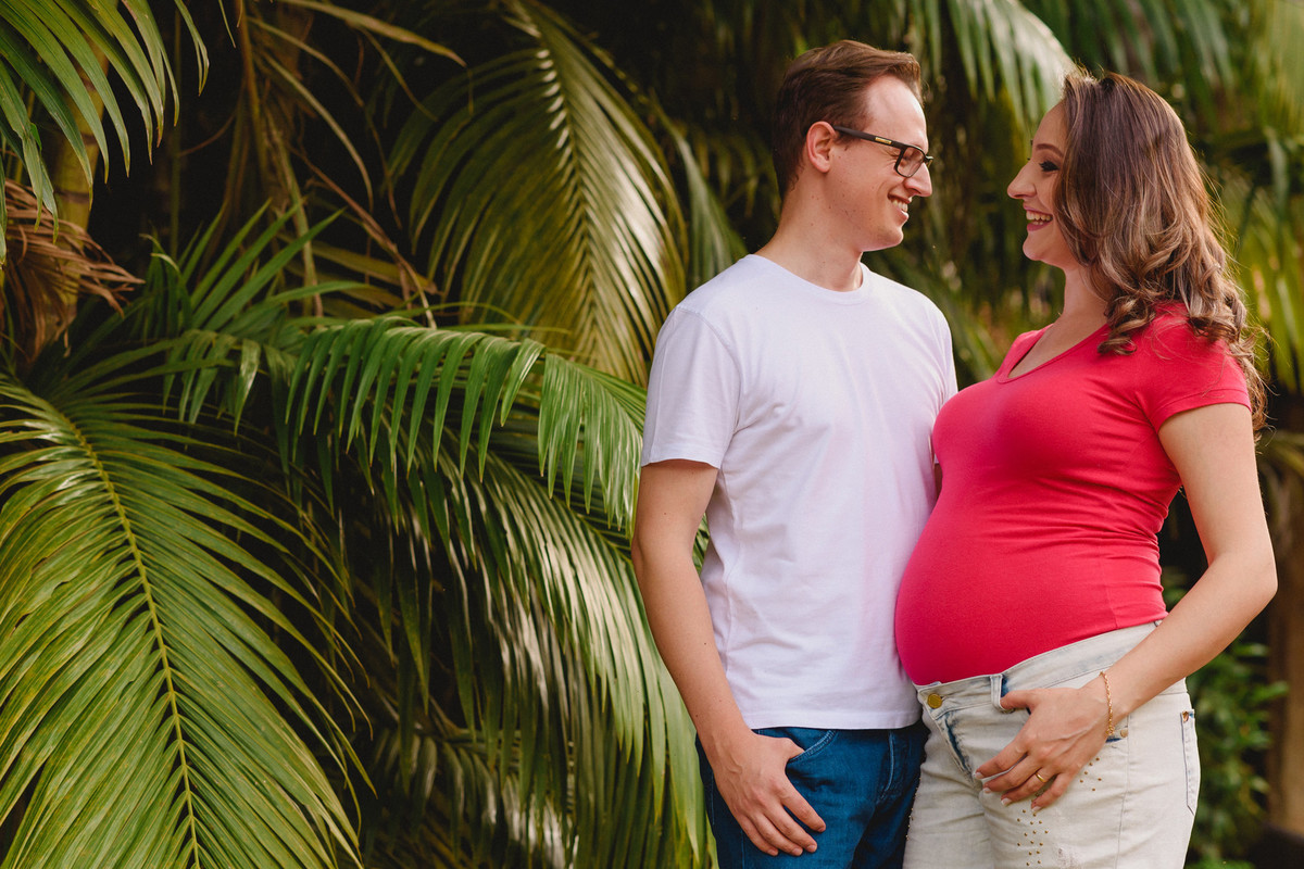 Ensaio de gestante ao ar livre