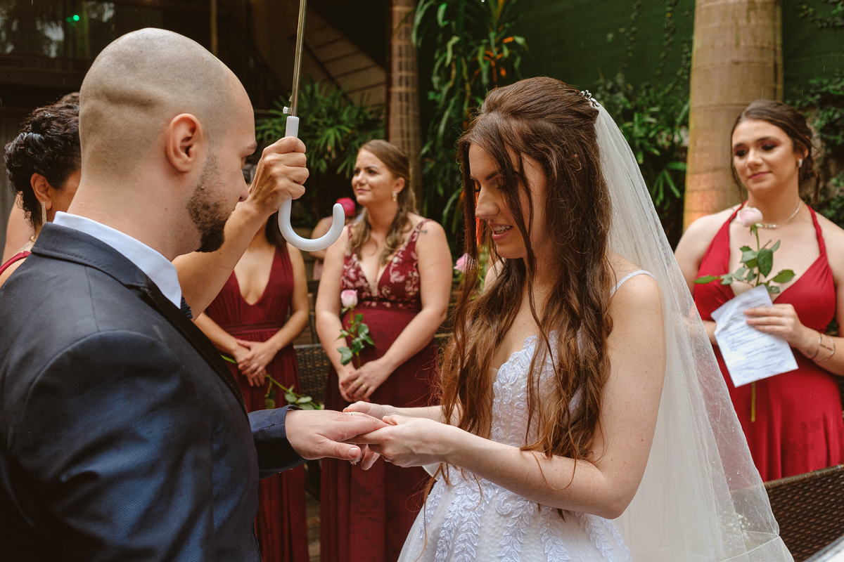 cerimonia casamento ar livre, le monde, chuva, cascavel, noivos, fotografia, brinde, edu freire, fotografia de casamento, fotógrafo de casamento, cascavel, parana, brasil
