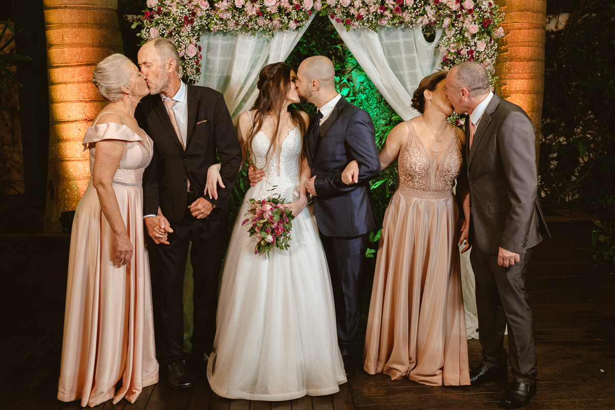 cerimonia casamento ar livre, le monde, chuva, cascavel, noivos, fotografia, brinde, edu freire, fotografia de casamento, fotógrafo de casamento, cascavel, parana, brasil