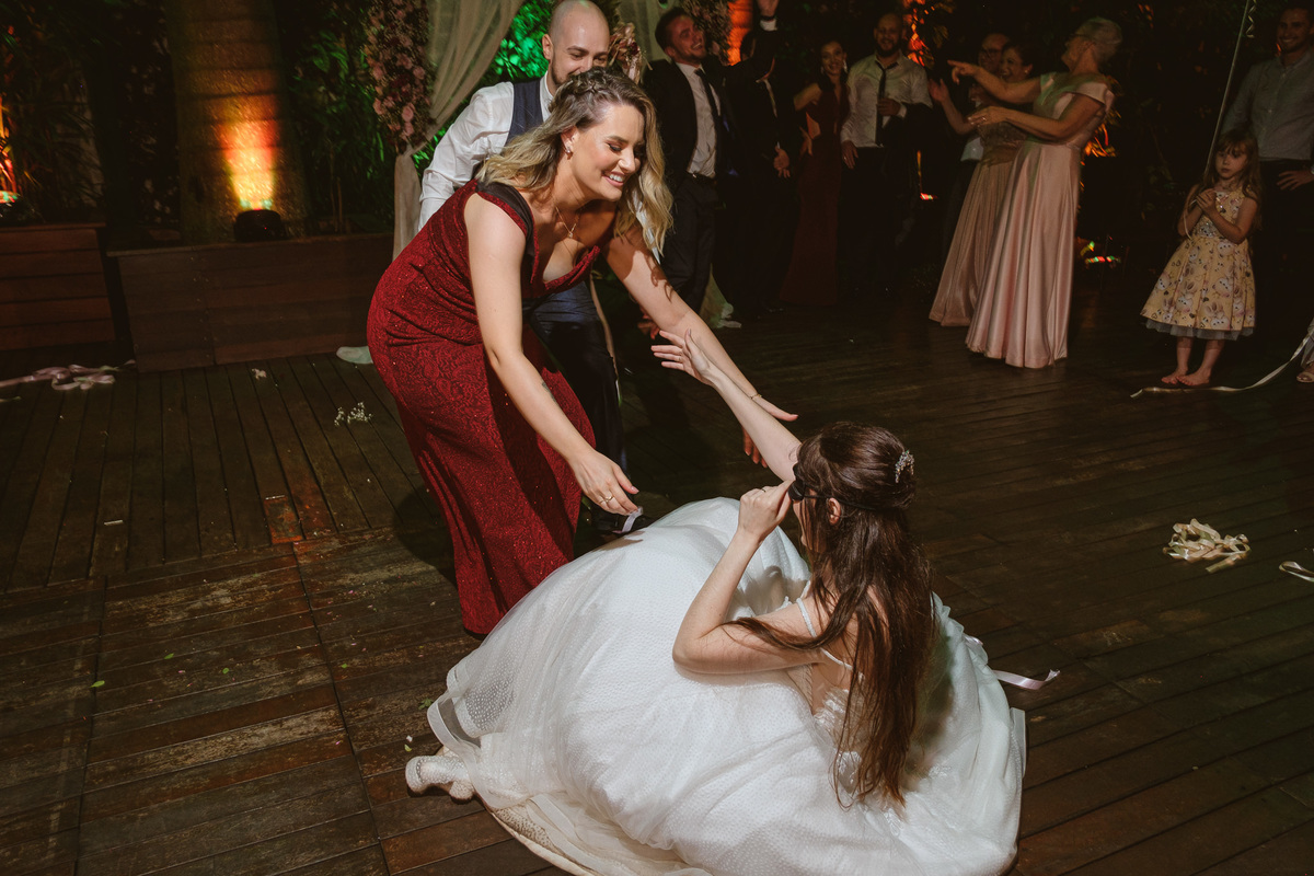 cerimonia casamento ar livre, le monde, chuva, cascavel, noivos, fotografia, brinde, edu freire, fotografia de casamento, fotógrafo de casamento, cascavel, parana, brasil