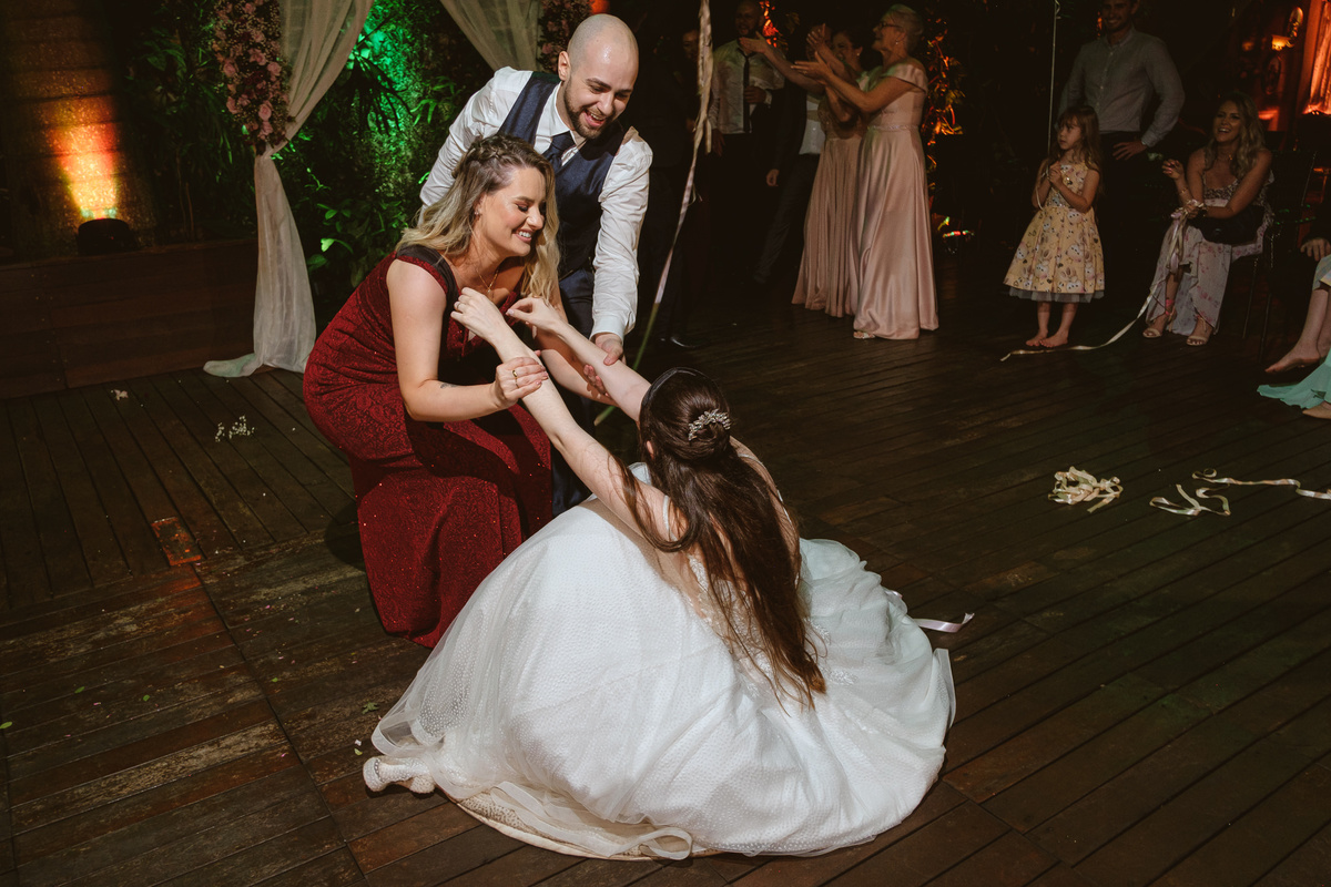cerimonia casamento ar livre, le monde, chuva, cascavel, noivos, fotografia, brinde, edu freire, fotografia de casamento, fotógrafo de casamento, cascavel, parana, brasil