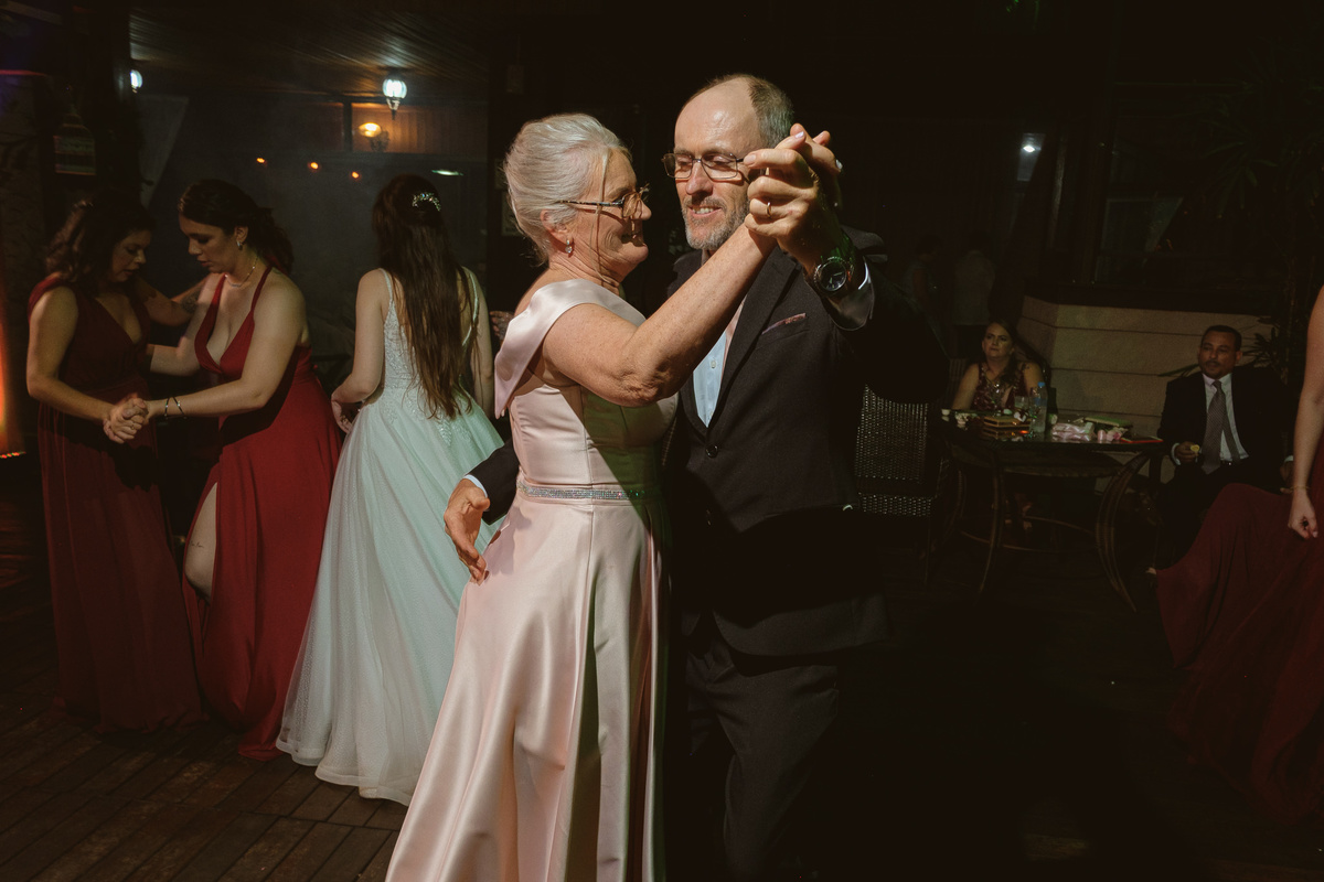 cerimonia casamento ar livre, le monde, chuva, cascavel, noivos, fotografia, brinde, edu freire, fotografia de casamento, fotógrafo de casamento, cascavel, parana, brasil