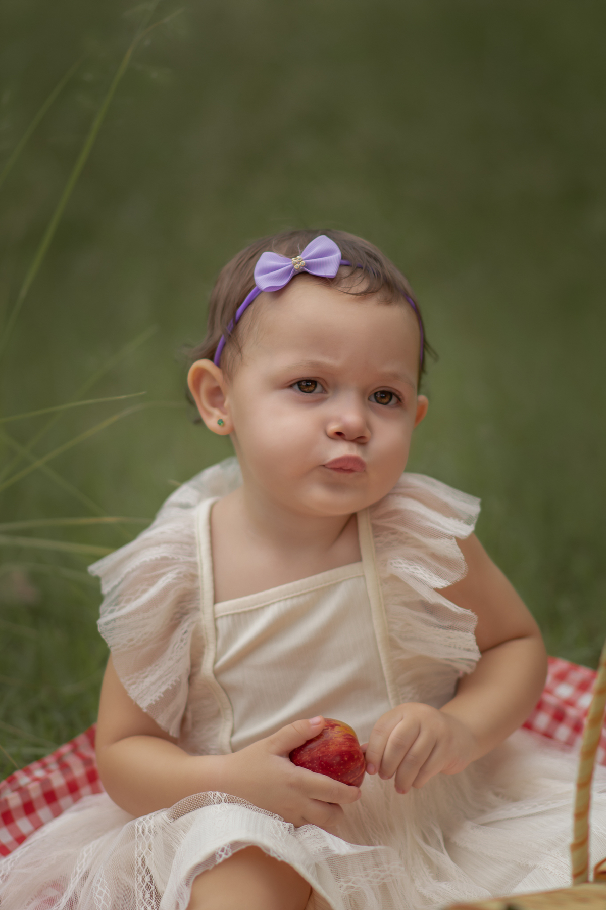 Sessão de Fotografia Artística Infantil realizada no Parque Central, localizado na cidade de Santo André. Fotógrafo em Santo André. Ensaio artístico com uma menina de 2 anos em ambiente externo.