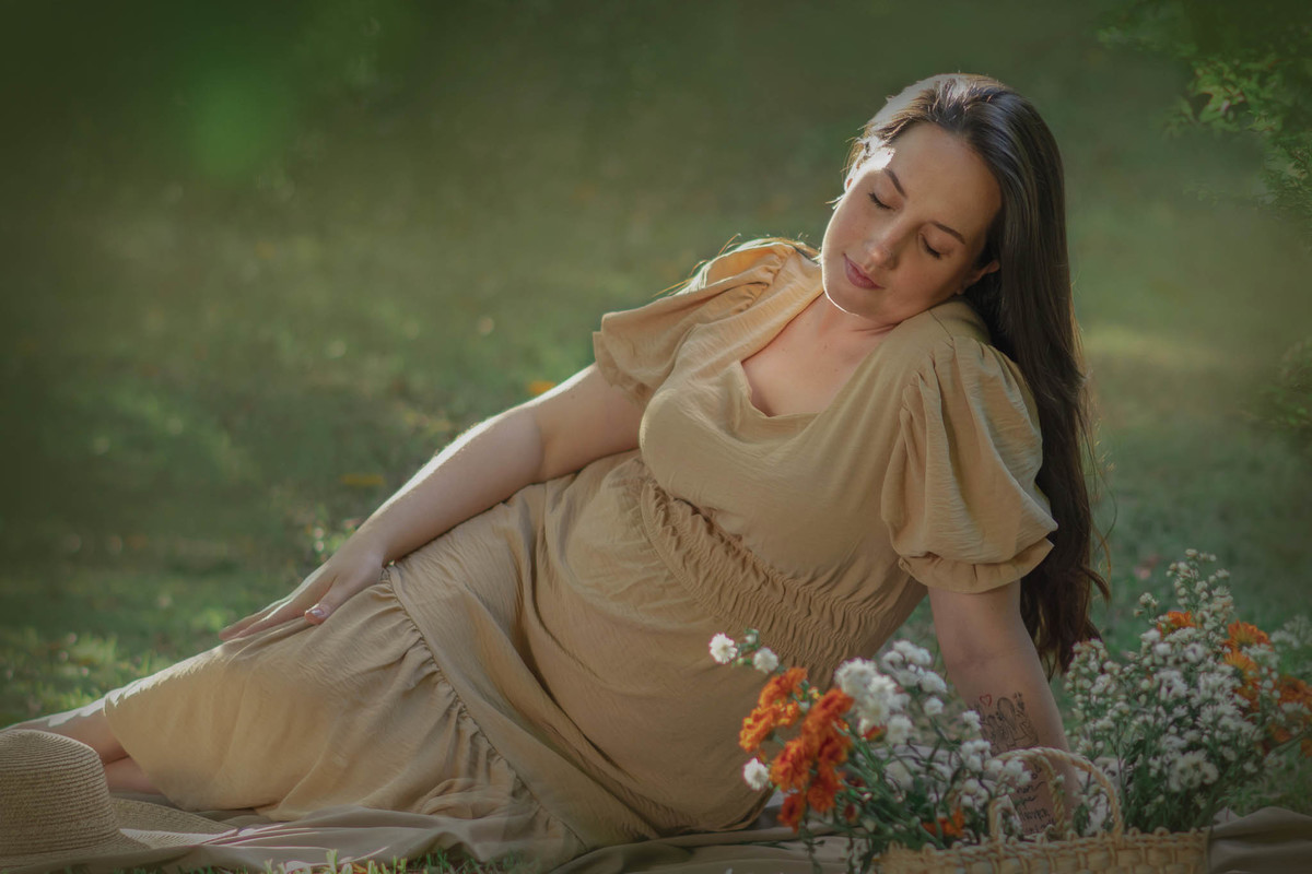 Ensaio artístico de gestante, ensaio fotográfico gestante realizado no espaço Verde Chico mendes em São Caetano do Sul. Fotografia artística de gestante. gravidez, fotógrafo. 