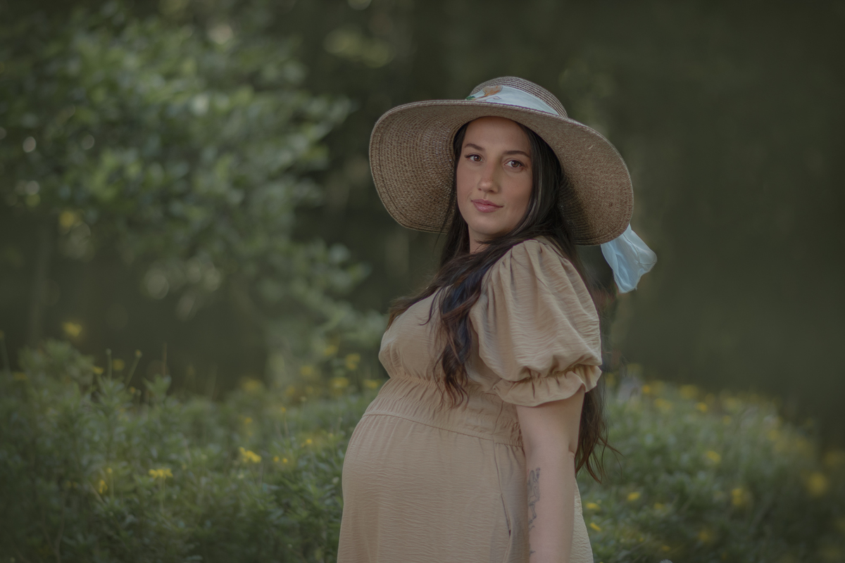 Ensaio artístico de gestante, ensaio fotográfico gestante realizado no espaço Verde Chico mendes em São Caetano do Sul. Fotografia artística de gestante. gravidez, fotógrafo. 