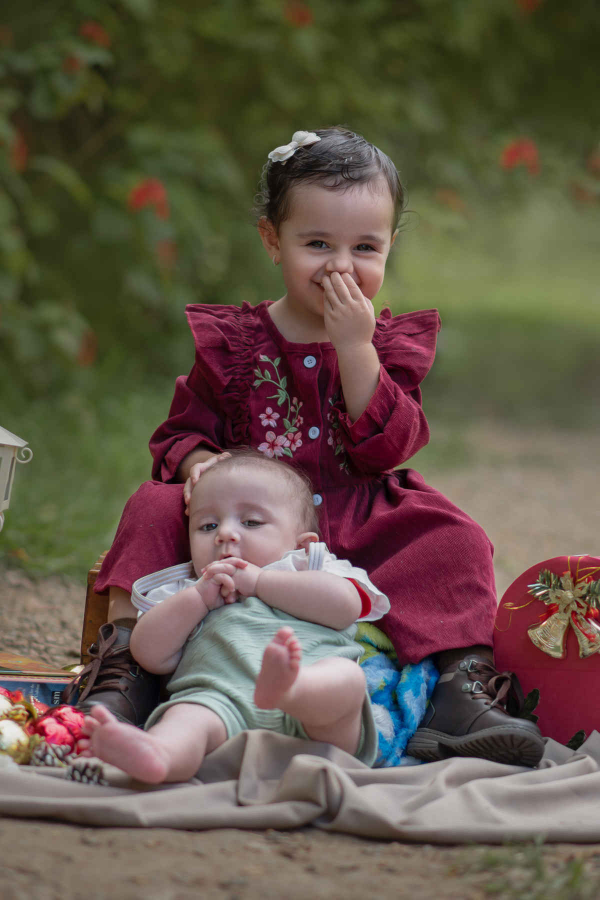 ensaio fotográfico infantil no Parque Central de Santo André. Fotógrafo em Santo André. Fotografia artística, ensaio fotográfico externo de crianças. 