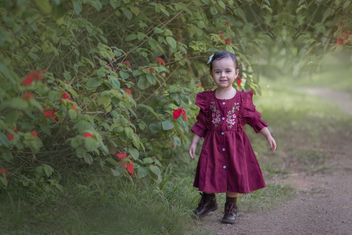 ensaio fotográfico infantil no Parque Central de Santo André. Fotógrafo em Santo André. Fotografia artística, ensaio fotográfico externo de crianças. 