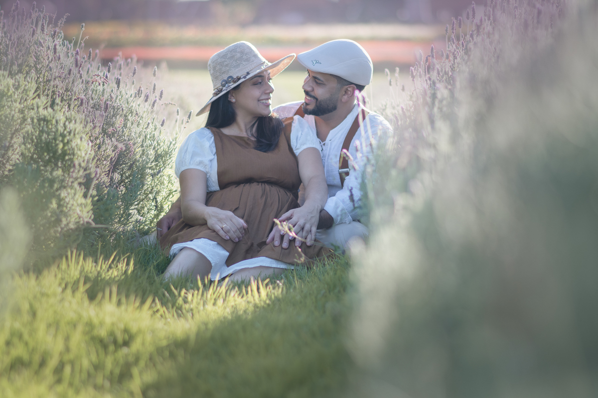 Ensaio fotográfico gestante, fotografia artística, ensaio gestante externo em Holambra. Maternidade, ensaio bucólico.