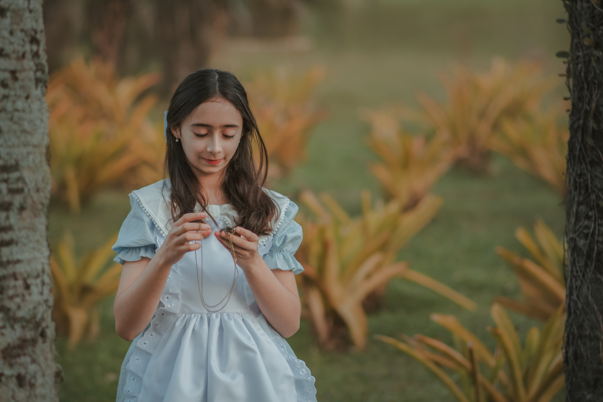 Ensaio fotográfico artístico com tema Alice no pais das maravilhas, ensaio infantil, parque central de Santo André, fotógrafo em Santo André, no ABC Paulista. ensaio de 11 anos. fotógrafo de ensaio infantil. 