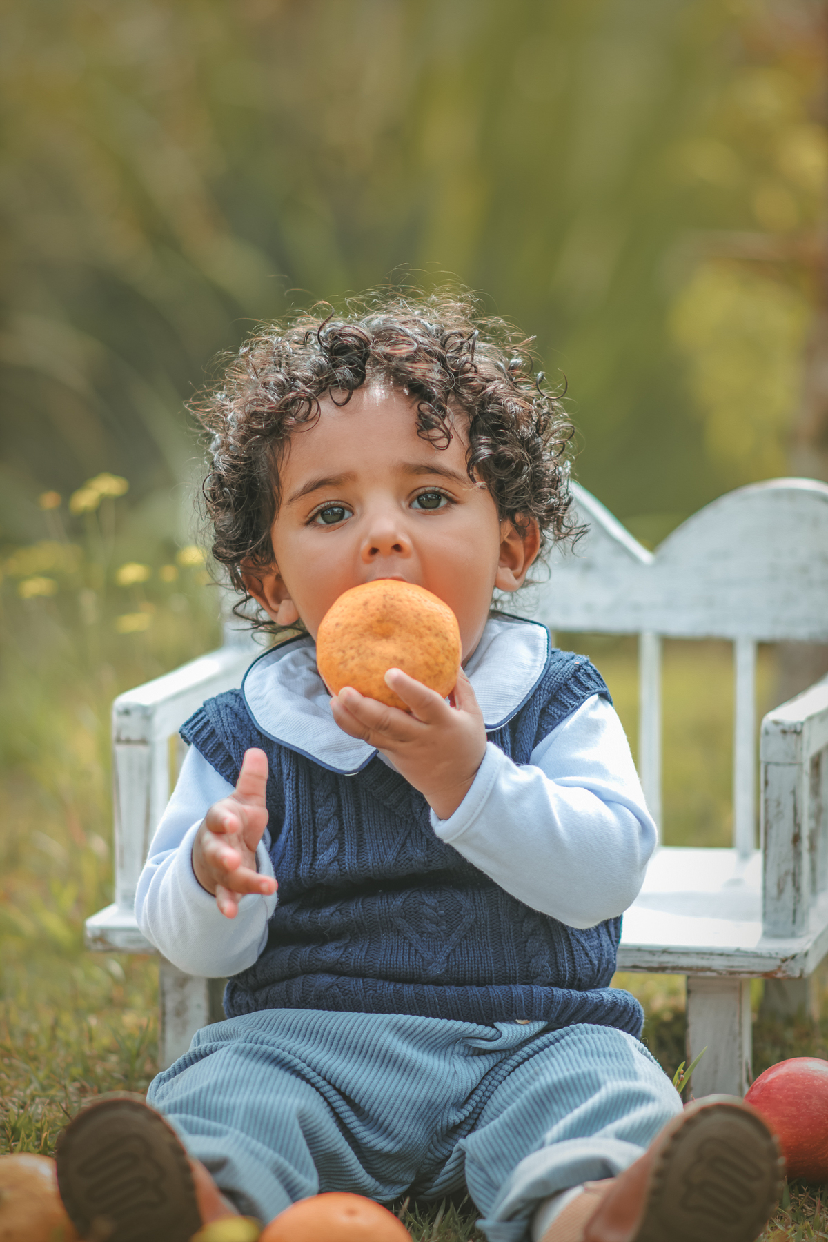ensaio artístico de 1 aninho, fotografia de bebê de um ano, no parque Guaraciaba em Santo André, no ABC Paulista. Fotógrafo de aniversário de 1 ano em Santo André.