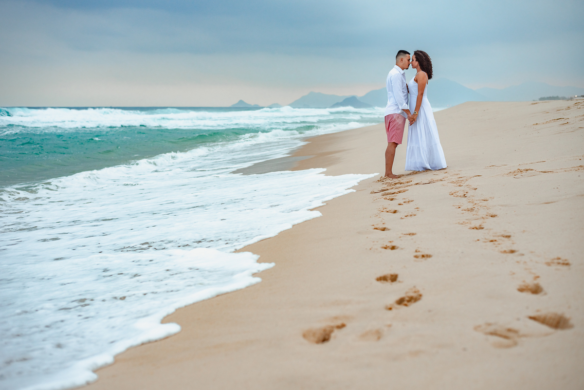 Ensaio - praia - pre wedding - casal - noiva - casamento