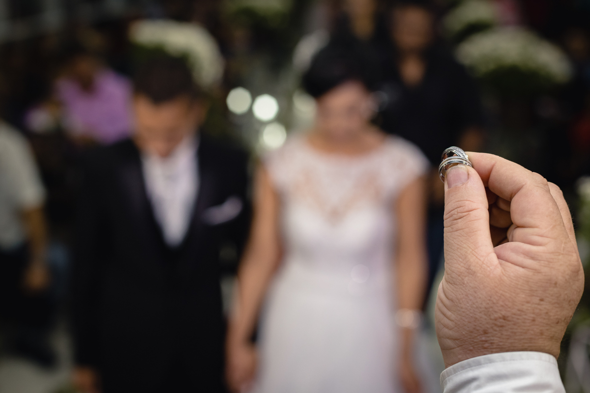 Casamento em Nova Iguaçu - RJ - Rio de Janeiro - por Jefferson Meireles Fotografia - fotógrafo na Região dos Lagos - Rio das Ostras - Cabo Frio - Armação de Búzios - Unamar - abencoando as aliancas
