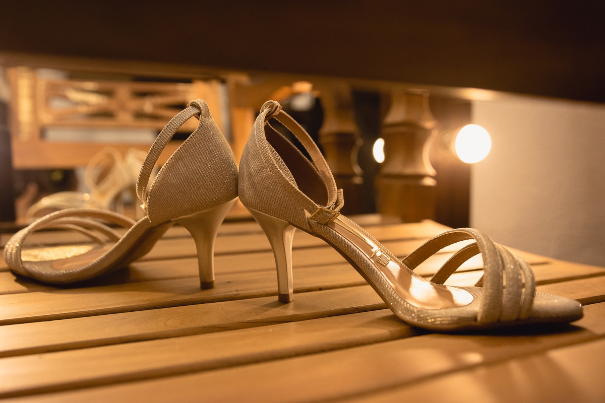 Casamento em Nova Iguaçu - RJ - Rio de Janeiro - por Jefferson Meireles Fotografia - fotógrafo na Região dos Lagos - Rio das Ostras - Cabo Frio - Armação de Búzios - Unamar - sapatos