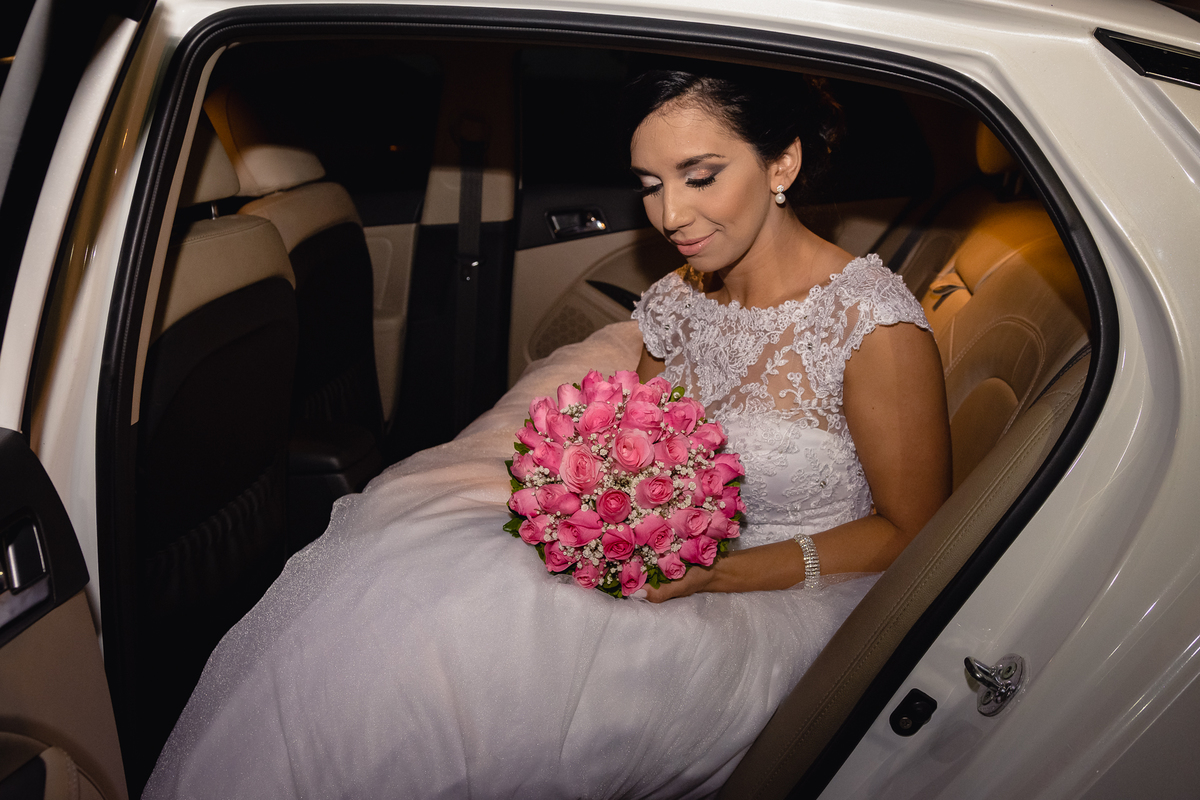 Casamento em Nova Iguaçu - RJ - Rio de Janeiro - por Jefferson Meireles Fotografia - fotógrafo na Região dos Lagos - Rio das Ostras - Cabo Frio - Armação de Búzios - Unamar - carro de noiva