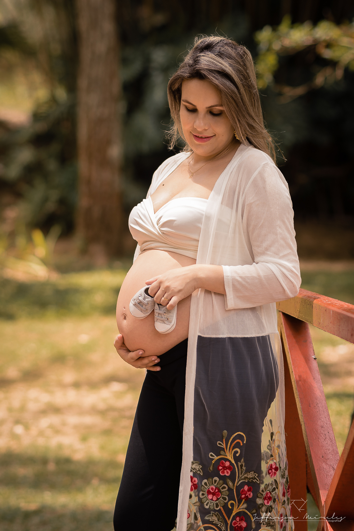 ensaio gestante - fotos de gestantes casal em Petrópolis - rj - Rio de Janeiro - por Jefferson Meireles Fotografia - fotógrafo na Região dos Lagos - rio das ostras - cabo frio - buzios - duque de caxias sapatinhos