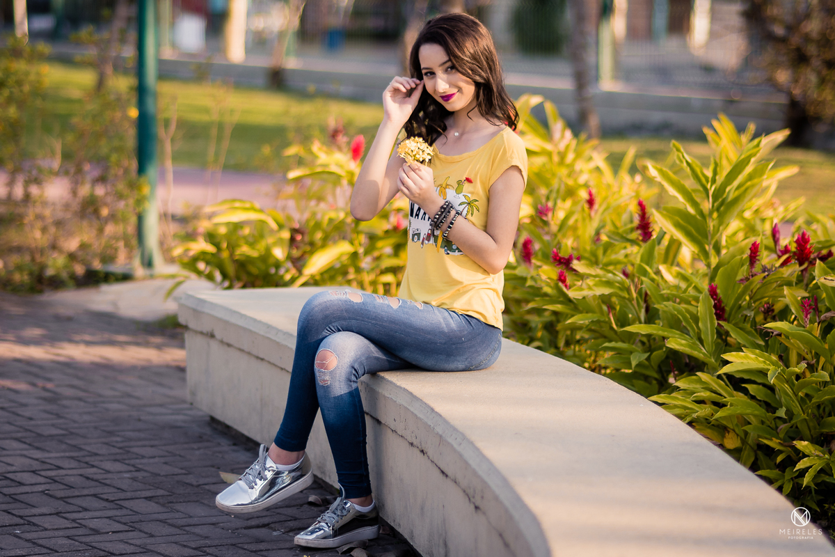 ensaio externo feminino - parque madureira - rj - Rio de Janeiro - por Jefferson Meireles Fotografia - fotógrafo - rio das ostras - cabo frio - buzios - duque de caxias - manoela antelo com a flor
