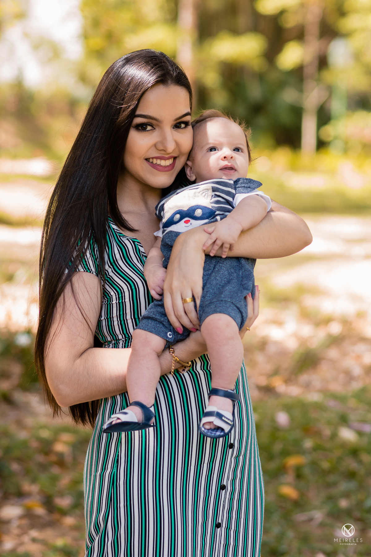 ensaio de familia realizado em petropolis por jefferson meireles fotografia, fotografo de casamento rj, duque de caxias e cabo frio - bebe no colo da mae