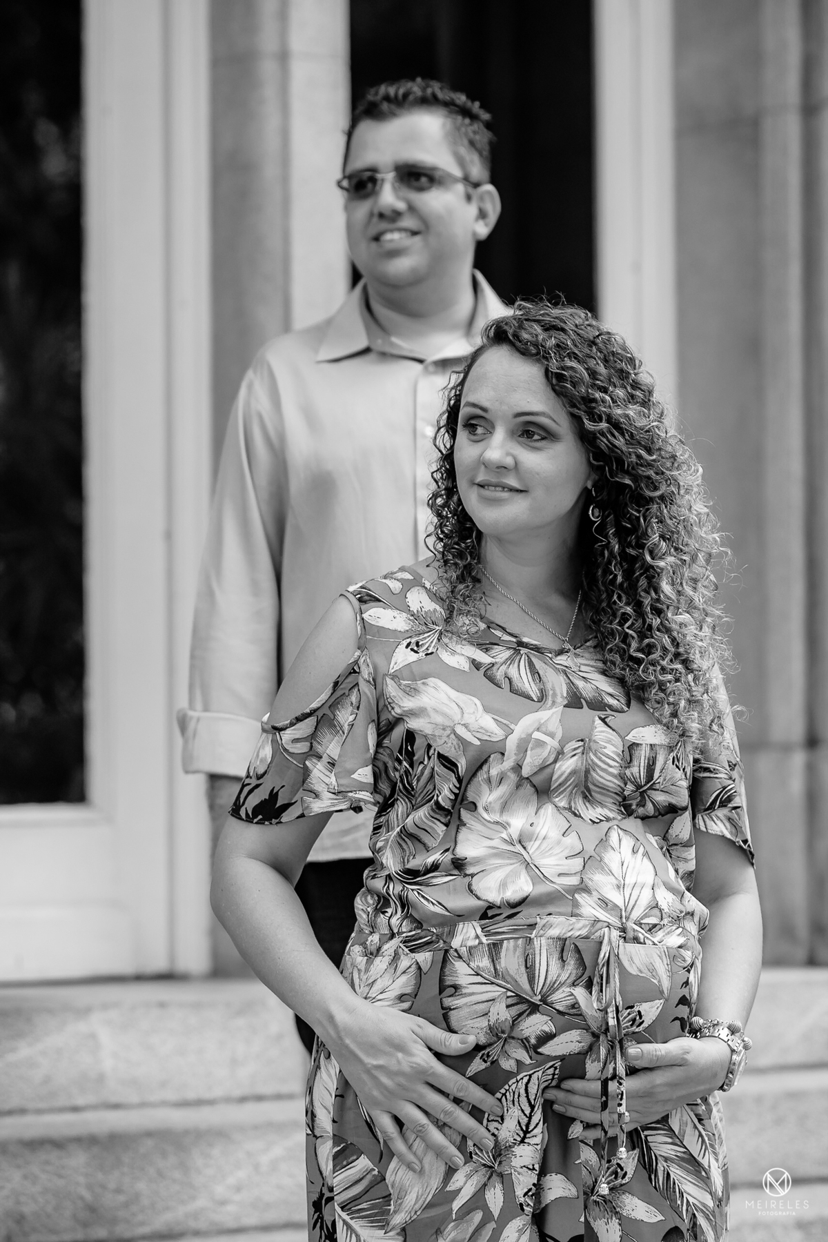 casal olhando na mesma direção - casal em Petrópolis - rj - Rio de Janeiro - por Jefferson Meireles Fotografia - fotógrafo na Região dos Lagos - rio das ostras - cabo frio - duque de caxias - xerém - ensaio de gestante