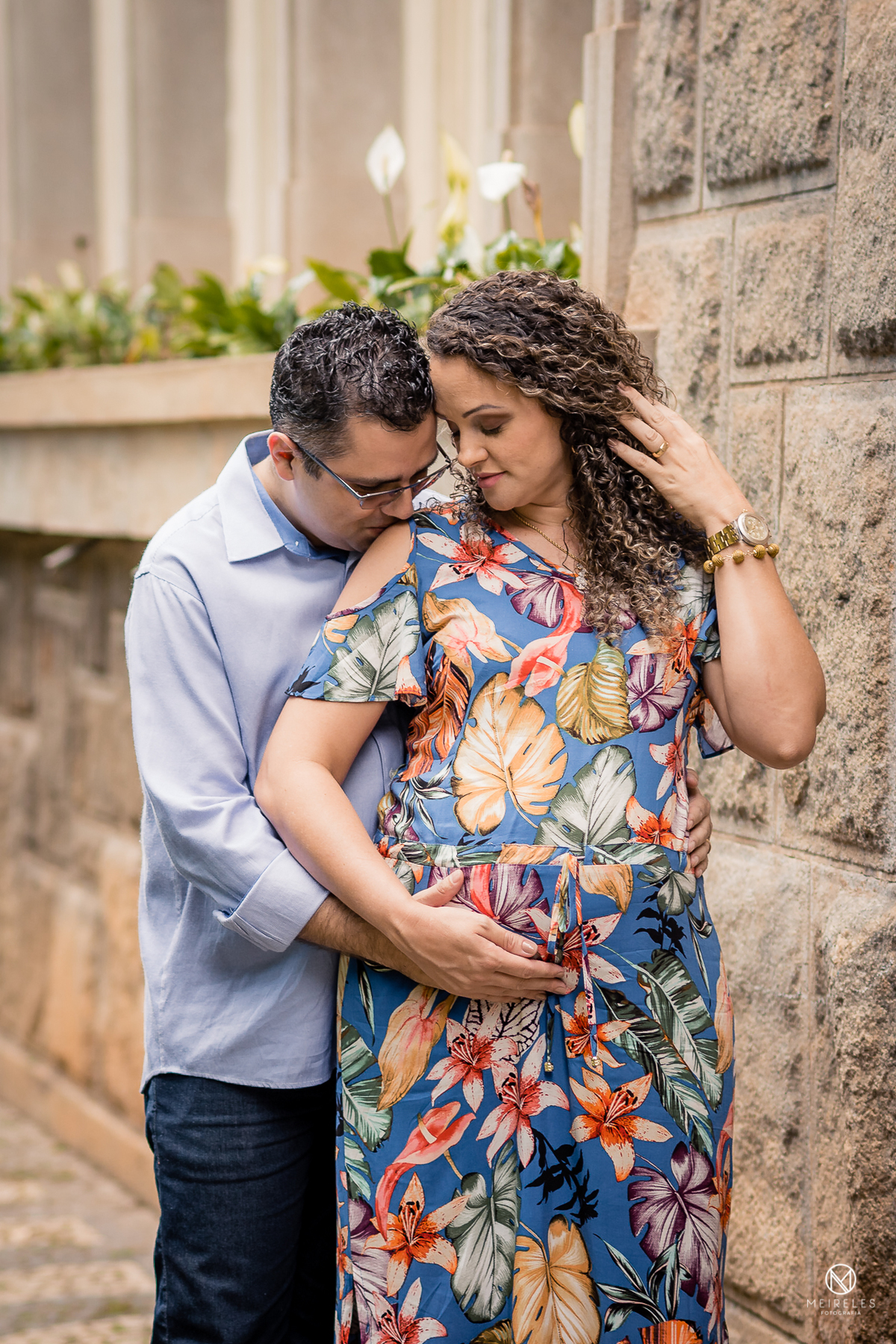 book de gestante - casal em Petrópolis - rj - Rio de Janeiro - por Jefferson Meireles Fotografia - fotógrafo - rio das ostras - cabo frio - buzios - duque de caxias - xerém - ensaio de gestante - bejinho no ombro