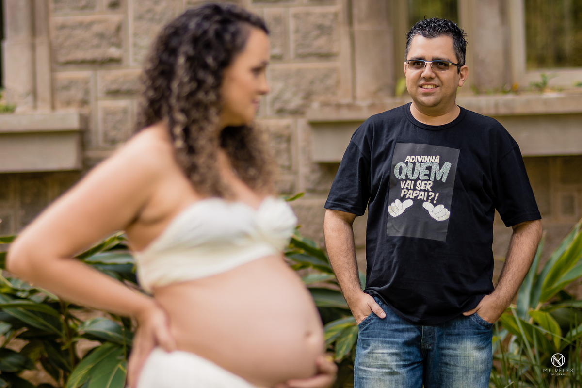 quem vai ser pai - casal em Petrópolis - rj - Rio de Janeiro - por Jefferson Meireles Fotografia - fotógrafo na Região dos Lagos - rio das ostras - cabo frio - buzios - duque de caxias - xerém - ensaio de gestante - pai desfocado