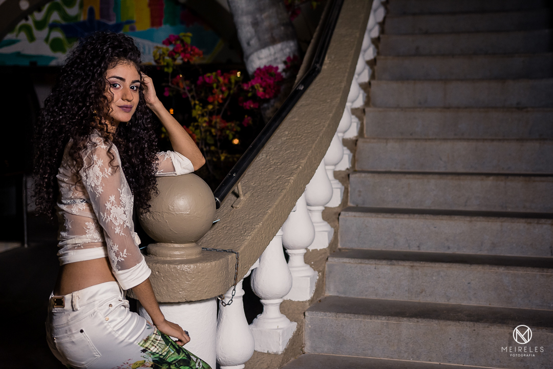 escadaria - ensaio fotografico 15 anos - book - fotos debutante - fotografia no sesc - lugar para fotos nova iguacu - fotos na escada - rj - duque de caxias - cabo frio - rio de janeiro