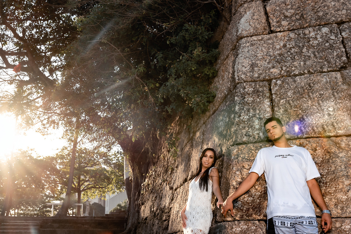 Ensaio pre wedding urca rj foto profissional meireles fotografia casamento duque de caxias e belford roxo baixada fluminense casal rocha sol arvores flear