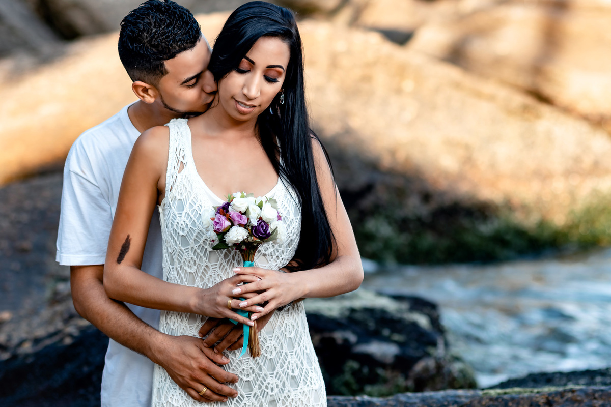 Ensaio pre wedding urca rj foto profissional meireles fotografia casamento duque de caxias e belford roxo baixada fluminense casal boque flores praia