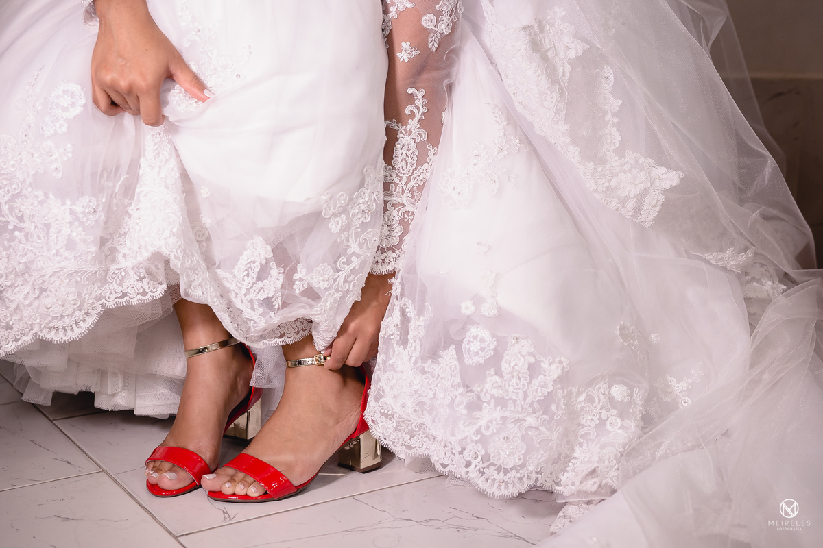meireles - fotografia - fotografo - casamento - nova iguacu - rio - das - ostras - fotografo de casamento - sapato de noiva - sapatos vermelhos