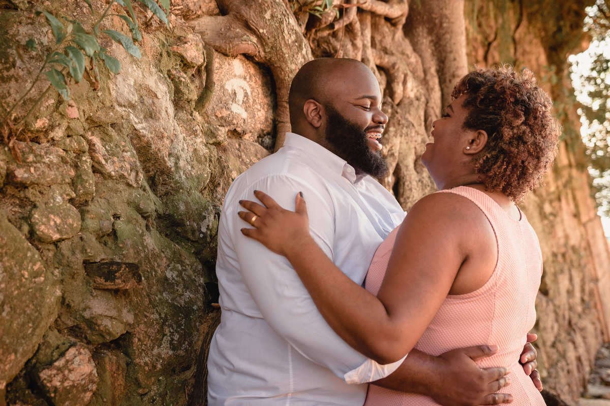 Ensaio pré wedding, casal, casamento, praia, divertido, rj, feliz, dorrindo