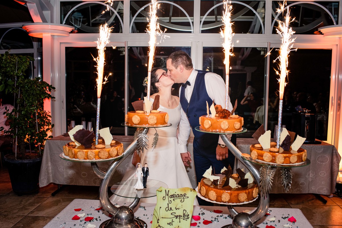 casamento David e Sophie em  Salbris frança bolo noivos 