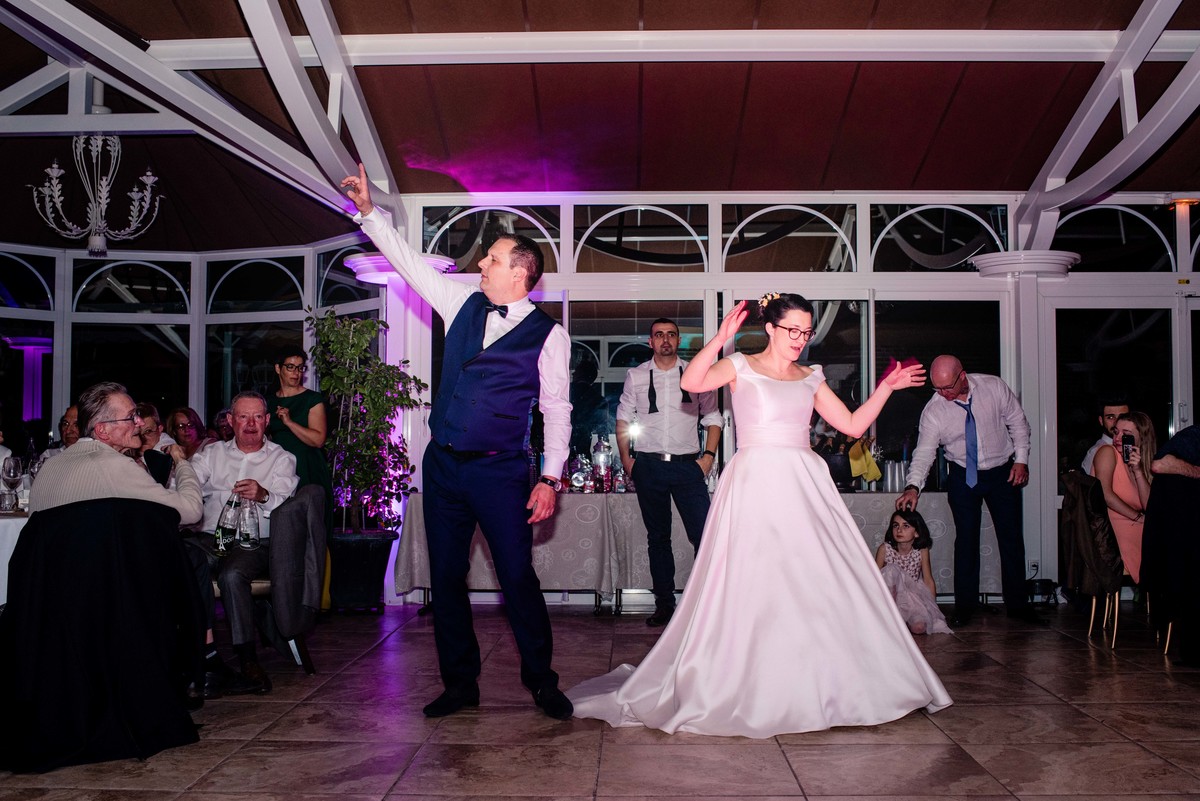 casamento David e Sophie em  Salbris frança dança noivos 