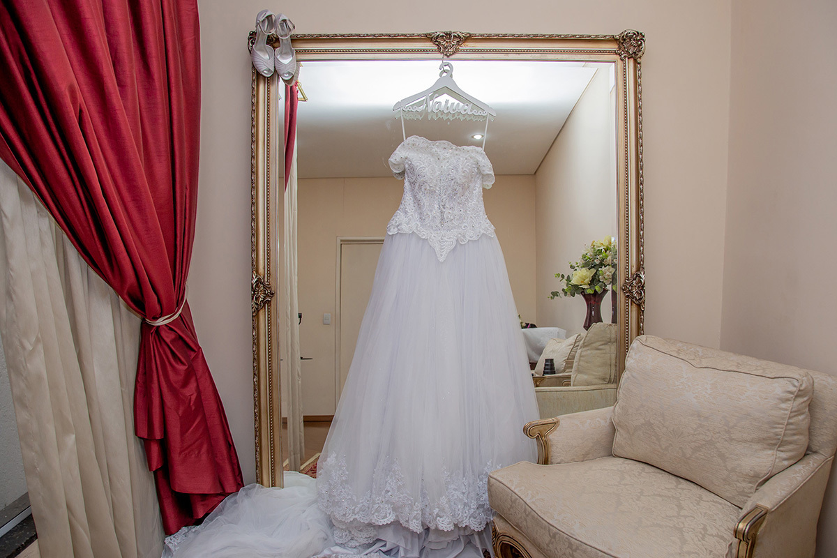 foto do vestido da noiva no making of 