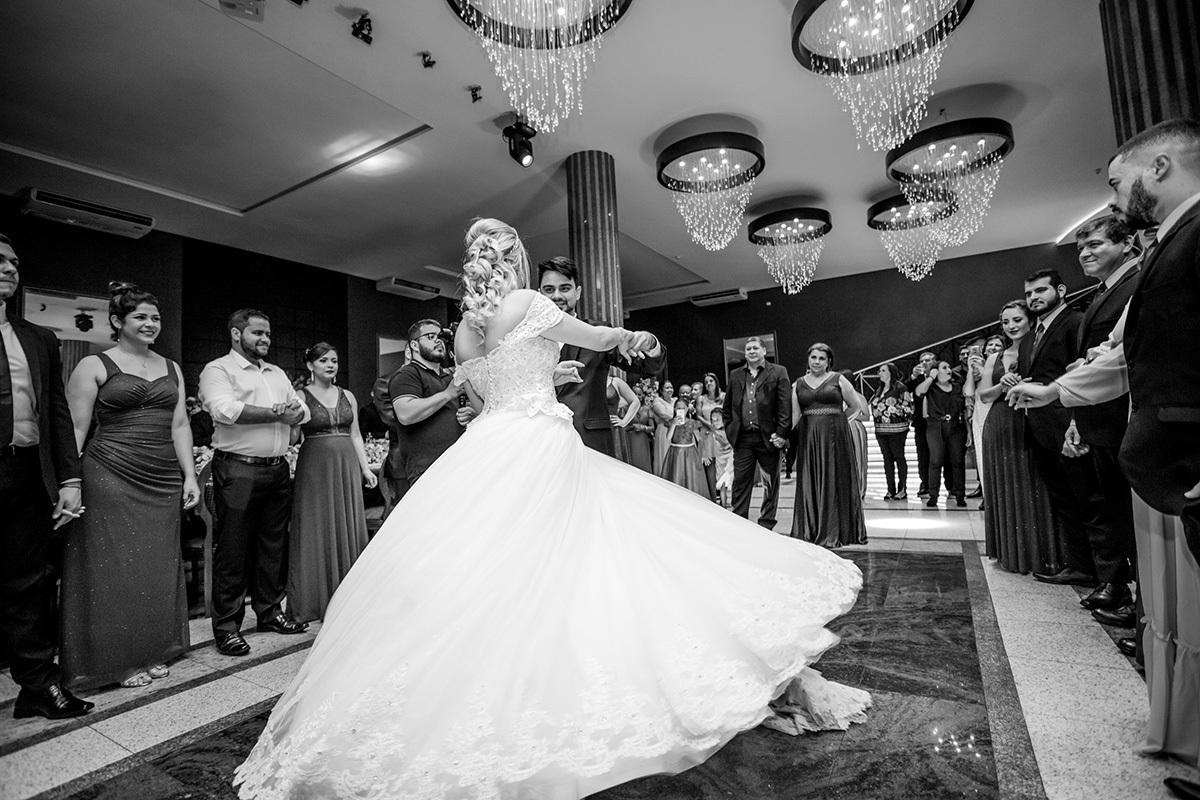 noiva dançando a valsa na mansão arabesque em sp