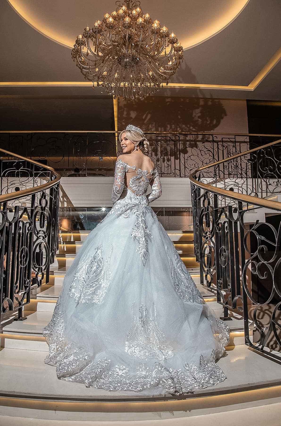 fotografia-de-casamento-vestido-de-noiva-na-escada