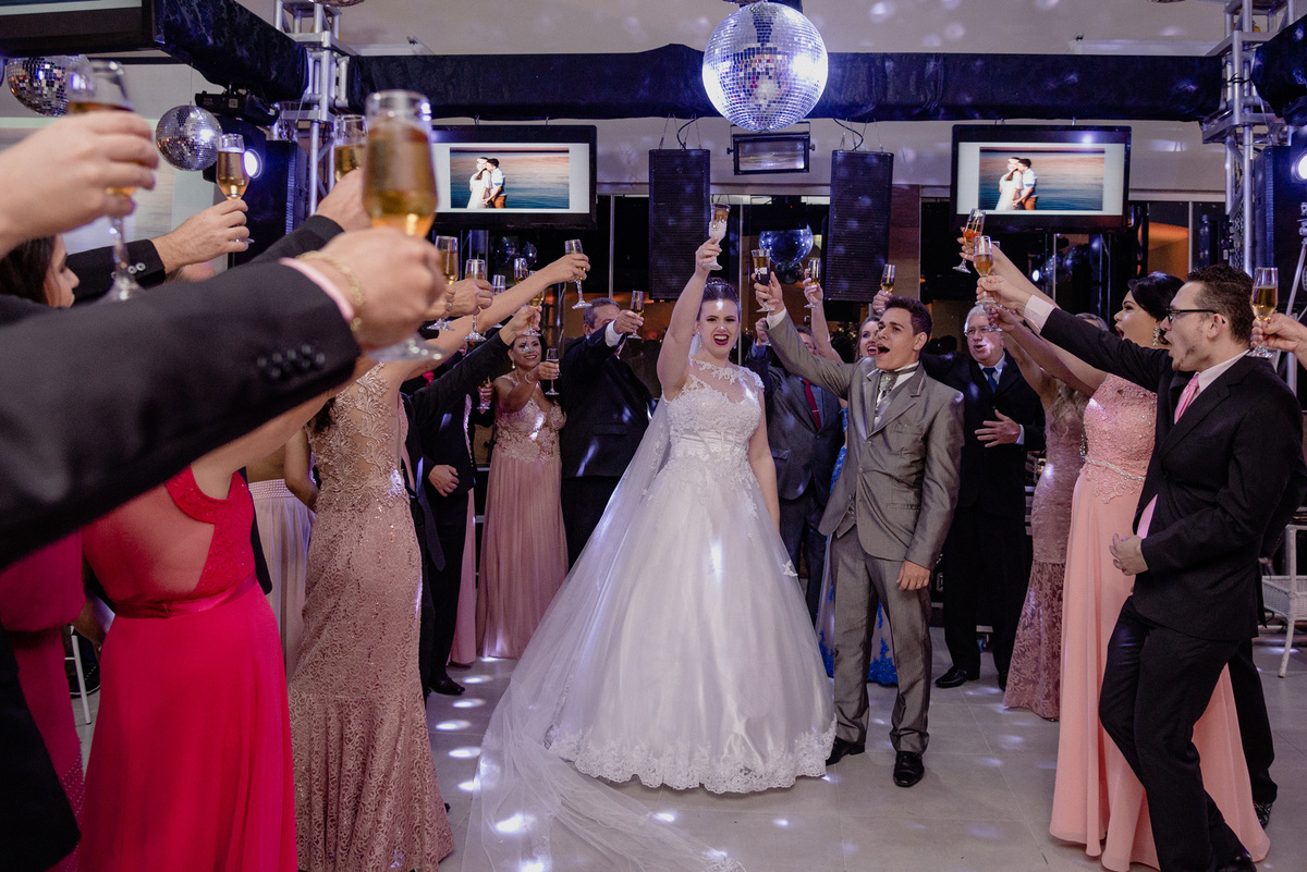 brinde dos noivos na festa