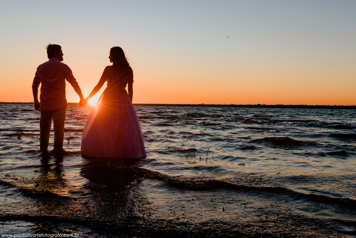 ensaio casal pre wedding por do sol romantico