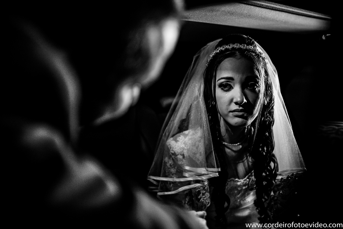 Noiva com pai no carro