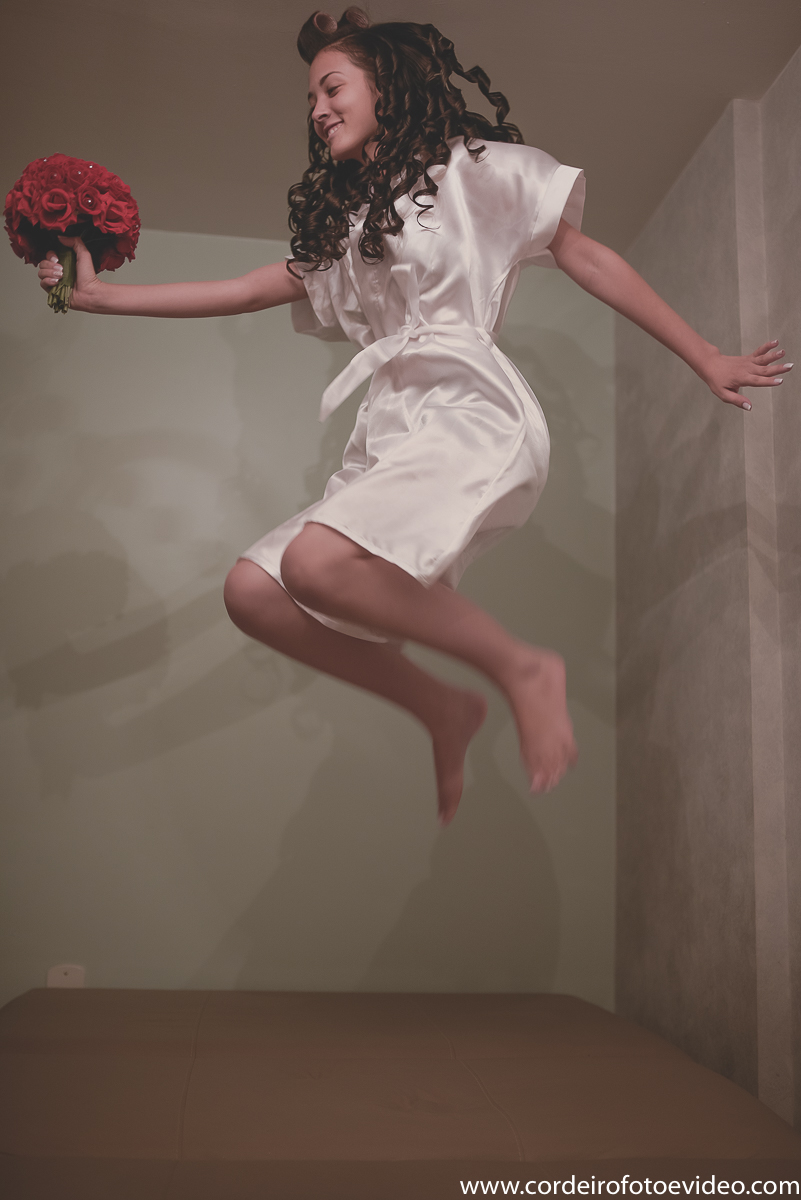 Noiva pulando