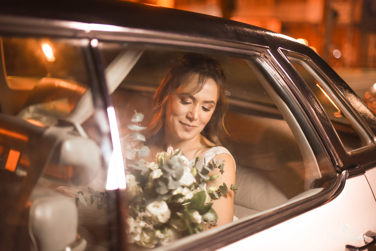 foto no carro noiva