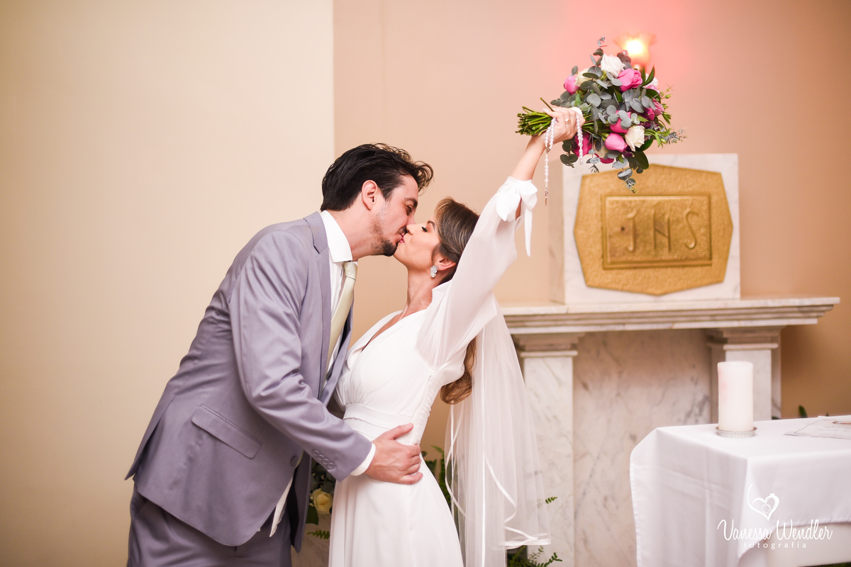 recem casados; beijo noivos