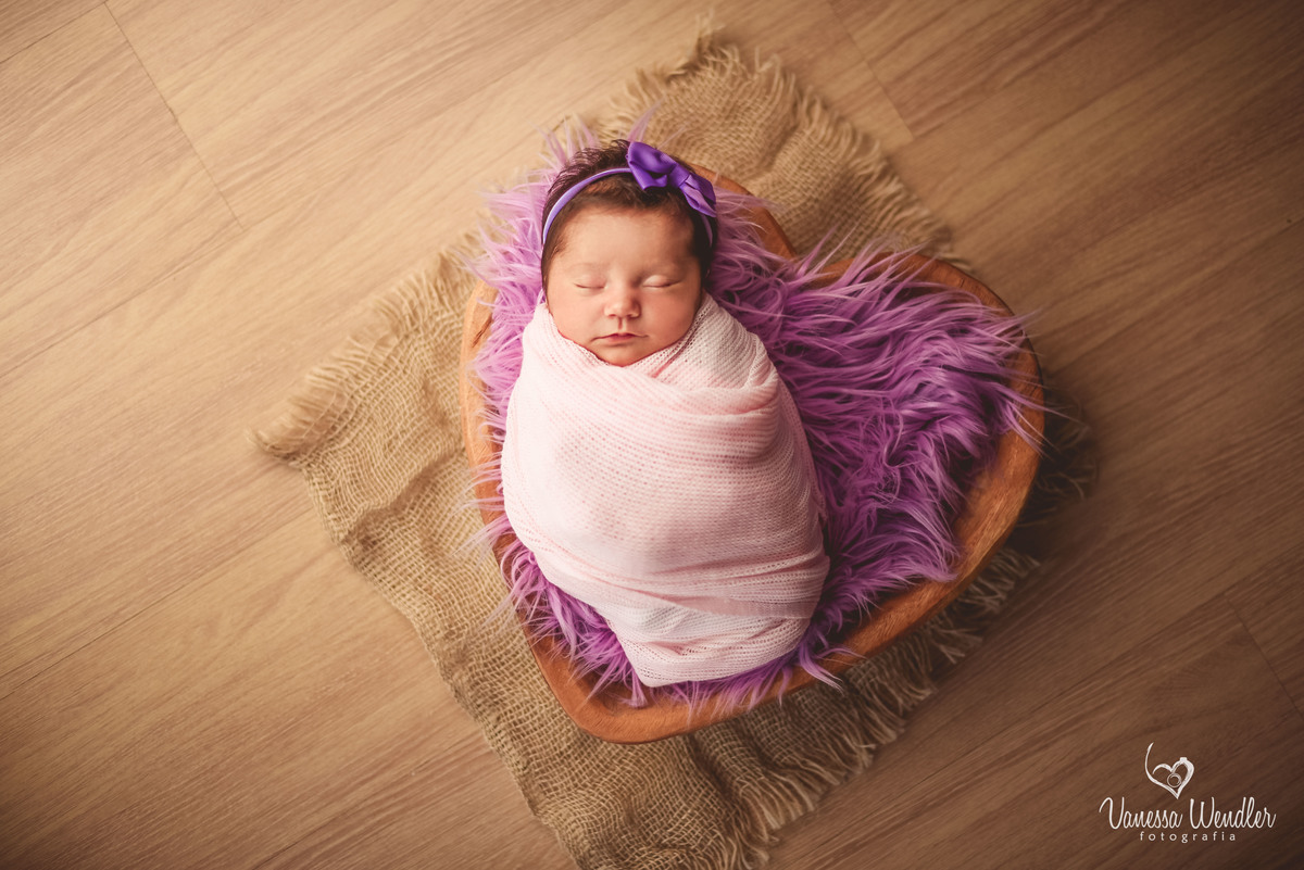 newborn, lilás, fotos com bebê no coraÇão